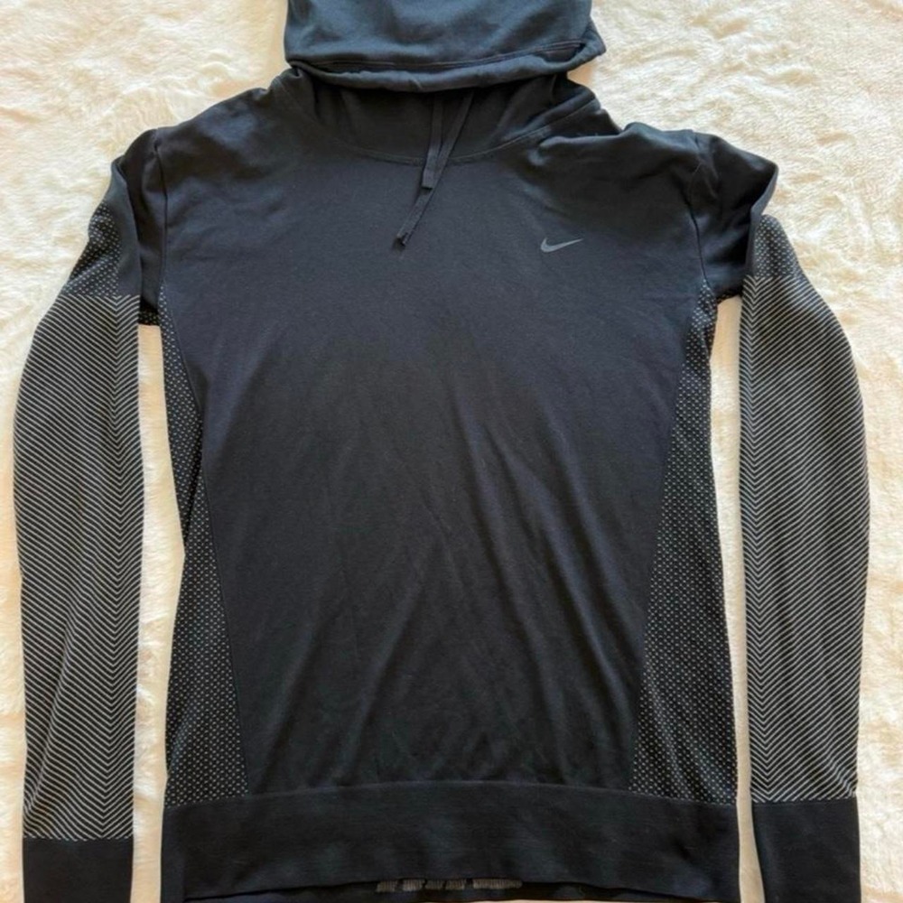 Nike Dri-Fit Women Cowl Neck Running Top Black Gray Chevron Sleeve Small